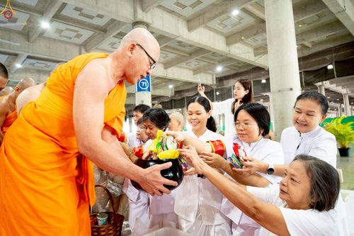ภาพ No.235340:วันที่ 27 กรกฎาคม พ.ศ. 2568 พิธีตักบาตรฉลองพระใหม่ โครงการบรรพชาและอุปสมบทมู่รุ่นเข้าพรรษา ณ วัดพระธรรมกาย
