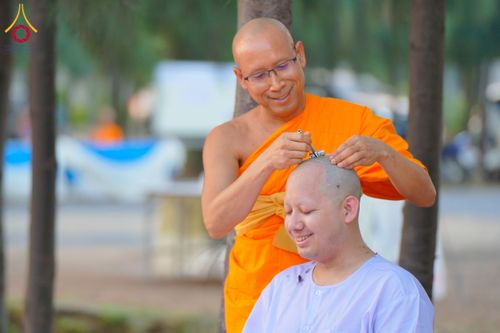ภาพ No.135327:พิธีปลงผม ธรรมทายาท ระดับอุดมศึกษา รุ่นที่ 51 ภาคฤดูร้อน ณ วัดพระธรรมกาย จ.ปทุมธานี วันเสาร์ที่ 6 เมษายน พ.ศ. 2567