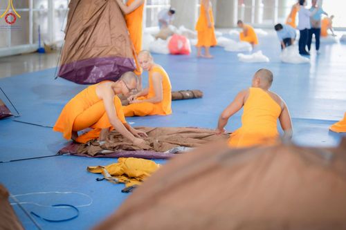 ภาพ No.218287:วันที่ 12-18 เมษายน พ.ศ. 2568 พระภิกษุและเจ้าหน้าที่อาสาสมัคร เตรียมพื้นที่ต้อนรับพักค้างพระสังฆาธิการ เนื่องในงานวันคุ้มครองโลก 22 เมษายน พ.ศ. 2568