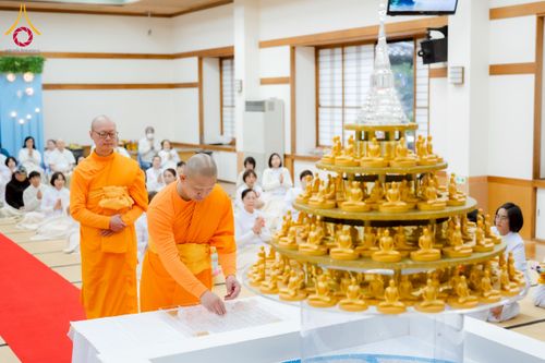 ภาพ No.220987:วันที่ 13 เมษายน พ.ศ. 2568 พิธีโปรยรัตนชาติปฐมเริ่มสถาปนาเจดีย์ และ พิธีเปิดหมู่บ้านปฏิบัติธรรม เพื่อการบรรลุธรรม ณ วัดป่าธรรมกายนานาชาติโทชิหงิ  ประเทศญี่ปุ่น