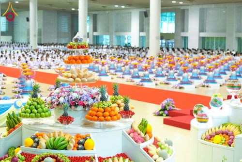 ภาพ No.134065:พิธีบูชาข้าวพระ  ในวันอาทิตย์ต้นเดือนที่ 7 เมษายน พ.ศ. 2567 ณ วัดพระธรรมกาย จ.ปทุมธานี