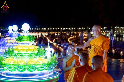 ภาพ No.266319:วันพุธที่ 5 พฤศจิกายน พ.ศ. 2568 (วันพระ ขึ้น 15 ค่ำ เดือน 12) พิธีลอยกระทงธรรม  ณ สระมหาเศรษฐีทะเลบุญ มหาวิหารพระมงคลเทพมุนี วัดพระธรรมกาย จ.ปทุมธานี