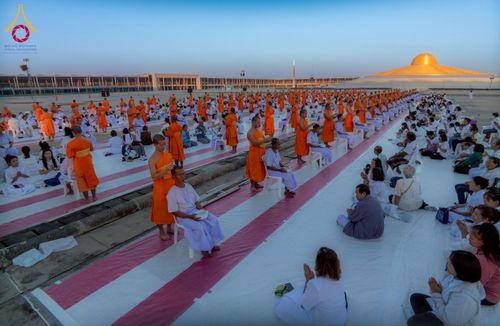 ภาพ No.274771:วันอาทิตย์ที่ 30 พฤศจิกายน พ.ศ. 2568 พิธีปลงผม โครงการอุปสมบทบูชาธรรมมหาปูชนียาจารย์ ปี 2568 ณ ลานธรรมพระมหาธรรมกายเจดีย์ ฝั่งทิศตะวันตก ระหว่างวิหารคดหมายเลข 8 และ 9 วัดพระธรรมกาย