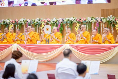 ภาพ No.228341:วันอาทิตย์ที่ 8 มิถุนายน พ.ศ. 2568 พิธีถวายทุนสนับสนุนพระไตรปิฎกฉบับธรรมชัย และอนุรักษ์คัมภีร์โบราณ ณ ห้องแก้วสารพัดนึก 2 วัดพระธรรมกาย