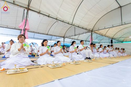 ภาพ No.201825:พิธีถวายภัตตาหารเป็นสังฆทาน แด่พระธรรมยาตรา ณ อนุสรณ์สถานบางปลา วัดบางปลา อำเภอบางเลน จังหวัดนครปฐม ในโครงการธรรมยาตรา กตัญญูบูชา มหาปูชนียาจารย์ พระมงคลเทพมุนี(สด จนฺทสโร) พระผู้ปราบมาร อนุสรณ์สถาน 7 แห่ง ปีที่ 13 วันที่ 26 มกราคม พ.ศ. 2568
