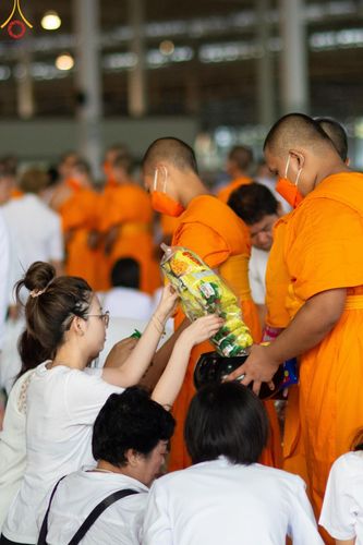 ภาพ No.126537:พิธีตักบาตร ในวันอาทิตย์ต้นเดือนที่ 3 มีนาคม พ.ศ. 2567 ณ บ้านแก้วเรือนทองคุณยายฯ วัดพระธรรมกาย