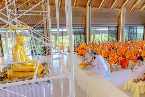 ภาพ No.249204:วันที่ 20 กันยายน พ.ศ. 2568 พิธีประดิษฐานรูปหล่อหลวงปู่วัดปากน้ำ ภาษีเจริญ ณ วิหารพระมงคลเทพมุนี (สด จนฺทสโร) ศูนย์ปฏิบัติธรรมภูเก็ต จ.ภูเก็ต