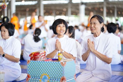 ภาพ No.149925:พิธีตักบาตร , พิธีปฎิบัติธรรม , พิธีถวายภัตตาหารเมนูสวรรค์ ในพรรษาแห่งการเข้าถึงธรรม วันธรรมชัย วันอังคารที่ 27 สิงหาคม พ.ศ.2567 ณ สภาธรรมกายสากล วัดพระธรรมกาย