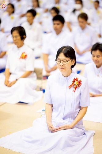 ภาพ No.233789:วันเสาร์ที่ 19 กรกฎาคม พ.ศ.2568 วันมหารำลึก ครั้งที่ 35 พิธีรำลึกถึงนักสร้างบารมี , พิธีสวดพระพุทธมนต์ , พิธีทอดผ้าบังสกุลและถวายไทยธรรม วัดพระธรรมกาย