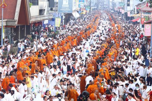 ภาพ No.236950:วันอาทิตย์ที่ 10 สิงหาคม พ.ศ. 2568 มหาสังฆทานครั้งยิ่งใหญ่ ตักบาตรพระ 10,000 รูป ถ.นิพัทธ์อุทิศ 3 ใจกลางนครหาดใหญ่ จ.สงขลา