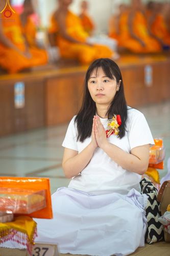 ภาพ No.205703:พิธีสวดพระพุทธมนต์ และถวายภัตตาหารเมนูสวรรค์แด่พระภิกษุ สามเณร วันจันทร์ที่ 3 กุมภาพันธ์ พ.ศ. 2568 ณ หอฉันคุณยายอาจารย์ฯ วัดพระธรรมกาย