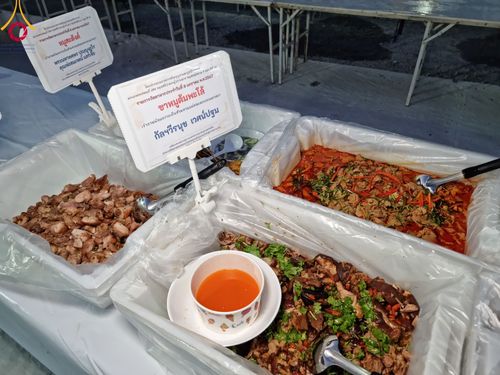 ภาพ No.108110:พิธีถวายภัตตาหารเป็นสังฆทาน แด่คณะพระธรรมยาตราฯ ในโครงการธรรมยาตรากตัญญูบูชา มหาปูชนียาจารย์ พระมงคลเทพมุนี(สด จนฺทสโร) พระผู้ปราบมาร อนุสรณ์สถาน 7 แห่ง ปีที่ 12 วันที่ 8 มกราคม พ.ศ. 2567 ณ อนุสรณ์สถานมหาวิหารพระมงคลเทพมุนี (โลตัสแลนด์) อ.สองพี่น้อง จ.สุ