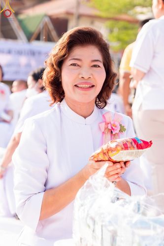 ภาพ No.58139:พิธีตักบาตรพระภิกษุและสามเณร 180 รูป ณ ลานองค์พระสมุทรเจดีย์ จ.สมุทรปราการ วันเสาร์ที่ 27 เมษายน พ.ศ. 2567