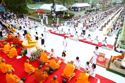 ภาพ No.235173:วันอาทิตย์ที่ 27 กรกฎาคม พ.ศ. 2568 พิธีตักบาตรพระ1,000 รูป ทำบุญเมืองพัทลุง ประธานสงฆ์ พระปริยัติวชิโรดม  เจ้าคณะจังหวัดพัทลุง ประธานฆราวาส นายรัฐศาสตร์ ชิดชู  ผู้ว่าราชการจังหวัดพัทลุง