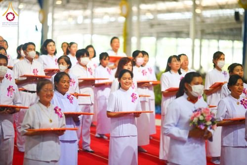 ภาพ No.134325:พิธีทอดผ้าป่าสมทบ มหาสังฆทาน 10,000 วัด ทั่วไทย วันอาทิตย์ต้นเดือนที่ 7 เมษายน พ.ศ.2567 ณ ห้องแก้วสารพัดนึก 1 สภาธรรมกายสากล  วัดพระธรรมกาย จ.ปทุมธานี