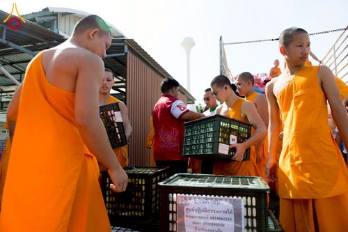 ภาพ No.273697:วันที่ 27 พฤศจิกายน พ.ศ. 2568 คณะศิษยานุศิษย์วัดพระธรรมกาย มูลนิธิธรรมกาย มอบอาหารและสิ่งของความช่วยเหลือให้พี่น้องชาวใต้ ผู้ประสบอุทกภัยน้ำท่วม