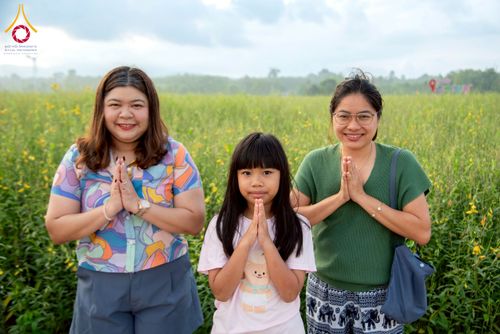 ภาพ No.217958:วันศุกร์ที่ 11 เมษายน พ.ศ. 2568 พระและสามเณร 99 รูป จากศูนย์ปฏิบัติธรรมระยอง(บ้านช่องลม) บิณฑบาต ณ ทุ่งปอเทือง ต.บางบุตร อ.บ้านค่าย จ.ระยอง เพื่อเป็นการฝึกสามเณรภาคฤดูร้อน ผ่านกิจวัตรบิณฑบาตในพื้นที่ชุมชน