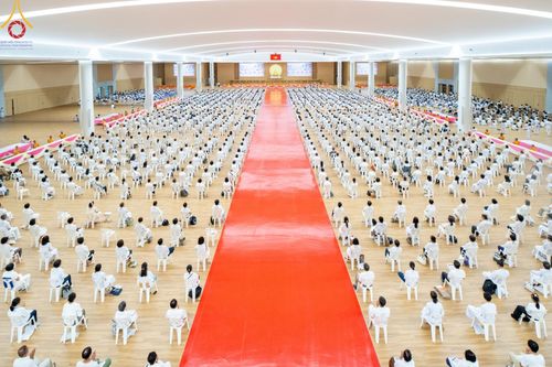 ภาพ No.138822:พิธีถวายกองทุนสนับสนุน การสร้างพระไตรปิฎกฉบับธรรมชัย และอนุรักษ์คัมภีร์ใบลาน น้อมบูชาธรรมหลวงพ่อธัมมชโย 80 ปี ณ ห้องแก้วสารพัดนึก 2 วัดพระธรรมกาย วันเสาร์ที่ 1 มิถุนายน พศ. 2567