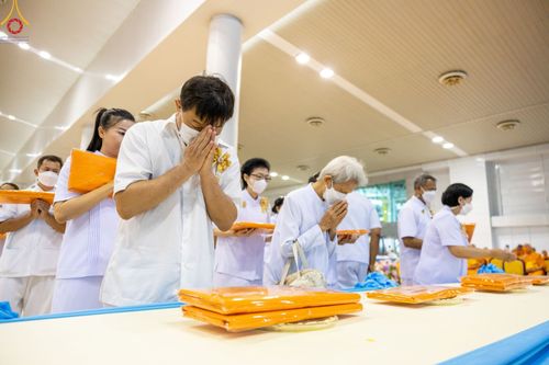 ภาพ No.88971:พิธีทอดผ้าป่าสมทบกฐินครั้งที่ 2 วันศุกร์ที่ 29 กันยายน พ.ศ. 2566 วันเพ็ญขึ้น 15 ค่ำ เดือน 10 ณ ห้องแก้วสารพัดนึก 1 วัดพระธรรมกาย