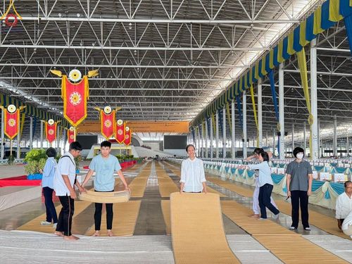 ภาพ No.59661:V.39 ทุ่มสุดใจ ธรรมชัย 80 ปี การเตรียมงาน การปฏิบัติงาน ของเจ้าหน้าที่หน่วยงานต่างๆ เพื่อพิธีฉลองอายุวัฒนมงคล 80 ปี หลวงพ่อธัมมชโย และรับถวายมหาสังฆทาน 10,000 กว่าวัดทั่วประเทศ ในวันคุ้มครองโลก จันทร์ที่ 22 เมษายน พ.ศ. 2567