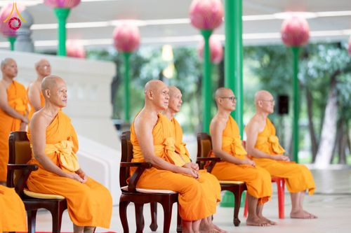 ภาพ No.244806:วันเสาร์ที่ 6 กันยายน พ.ศ. 2568 พิธีถวายบาตร บรรพชา อุปสมบทของนาคธรรมทายาท โครงการอุปสมบทหมู่บูชาธรรมครบรอบ 108 ปี  วันครูผู้ค้นพบวิชชาธรรมกาย ณ โบสถ์พระไตรปิฎก วัดพระธรรมกาย