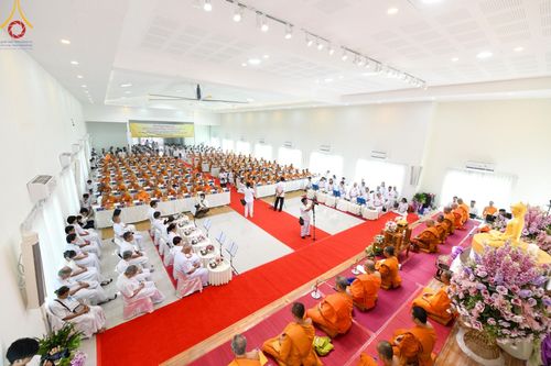 ภาพ No.190319:พิธีเจริญพระพุทธมนต์ ปฏิบัติธรรม มอบทุนการศึกษา ถวายสังฆทาน 141 วัด เพื่อถวายเป็นพุทธบูชา และขับเคลื่อนโครงการหมู่บ้านรักษาศีล 5 โดยคณะสงฆ์จังหวัดสุพรรณบุรี คณะศิษยานุศิษย์วัดพระธรรมกาย โครงการธรรมยาตรา ปีที่ 13 ณ ศูนย์ปฏิบัติธรรมพระมงคลเทพมุนี