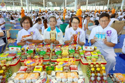 ภาพ No.263907:วันอาทิตย์ที่ 2 พฤศจิกายน พ.ศ. 2568 พิธีตักบาตรอาทิตย์ต้นเดือน ณ บ้านแก้วเรือนทองคุณยายฯ วัดพระธรรมกาย