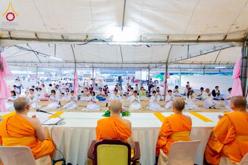 ภาพ No.199387:พิธีถวายภัตตาหารเป็นสังฆทาน แด่พระธรรมยาตรา ณ อนุสรณ์สถานบางปลา วัดบางปลา อำเภอบางเลน จังหวัดนครปฐม ในโครงการธรรมยาตรา กตัญญูบูชา มหาปูชนียาจารย์ พระมงคลเทพมุนี(สด จนฺทสโร) พระผู้ปราบมาร อนุสรณ์สถาน 7 แห่ง ปีที่ 13 วันที่ 22 มกราคม พ.ศ. 2568