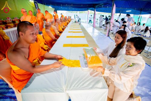 ภาพ No.191046:พิธีถวายภัตตาหารเป็นสังฆทาน แด่พระธรรมยาตรา ณ อนุสรณ์สถานคลองบางนางแท่น อ.สามพราน จ.นครปฐม ในโครงการธรรมยาตรา กตัญญูบูชา มหาปูชนียาจารย์ พระมงคลเทพมุนี(สด จนฺทสโร) พระผู้ปราบมาร อนุสรณ์สถาน 7 แห่ง ปีที่ 13 วันที่ 8 มกราคม พ.ศ. 2568