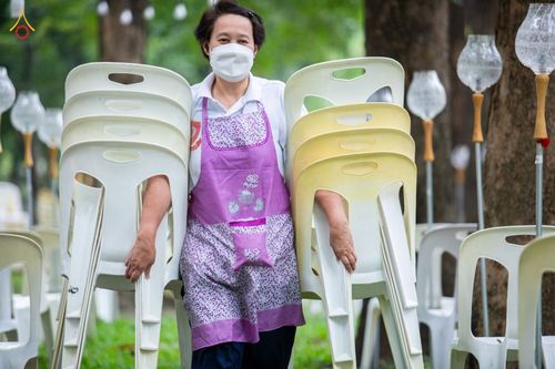 ภาพ No.88713:คณะสงฆ์ เจ้าหน้าที่ และสาธุชน ทุ่มเทแรงกายแรงใจเตรียมงาน เพื่องานวันครูผู้ค้นพบวิชชาธรรมกาย ตั้งแต่วันที่ 20 กันยายน พ.ศ. 2566