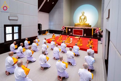 ภาพ No.256210:วันที่ 4 ตุลาคม พ.ศ. 2568 พิธีบรรพชาอุปสมบท  โครงการอุปสมบทหมู่บูชาธรรม 141 ปี  พระมงคลเทพมุนี (สด จนฺทสโร) ณ โบสถ์พระไตรปิฏก วัดพระธรรมกาย จ.ปทุมธานี