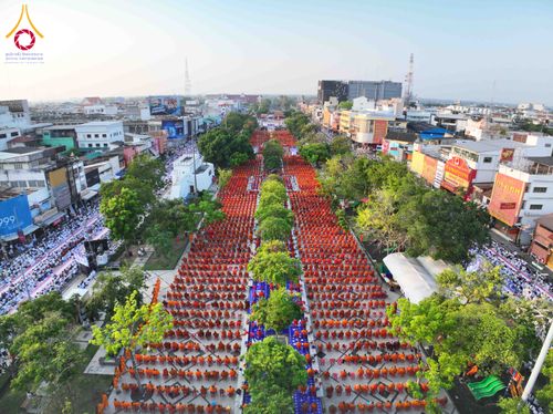 ภาพ No.312574:วันอาทิตย์ที่ 8 มีนาคม พ.ศ.2569 ทำบุญเมืองนครราชสีมา 558 ปี ตักบาตรพระ 10,000 รูป