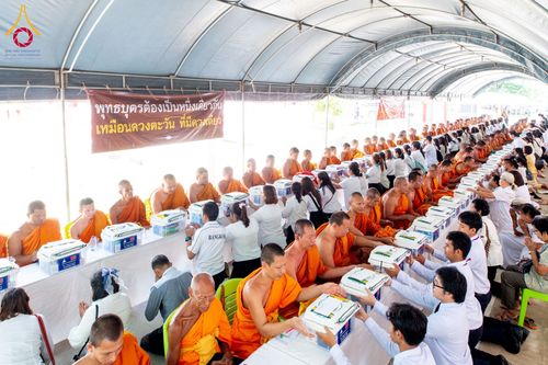 ภาพ No.144031:พิธีถวายสังฆทานแด่คณะสงฆ์ 323 วัด  ปีที่ 20 ครั้งที่  171 พิธีมอบกองทุนหนุนแรงใจช่วยครูใต้  ปีที่ 17 ครั้งที่ 136  และพิธีทำบุญอุทิศส่วนกุศลให้ผู้วายชนม์ในเหตุการณ์ไม่สงบ 4 จังหวัดชายแดนภาคใต้(ปัตตานี ยะลา นราธิวาส สงขลา) วันเสาร์ที่ 13 กรกฎาคม พ.ศ. 2567