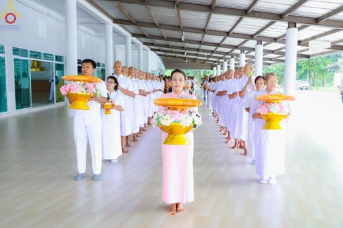 ภาพ No.186478:พิธีตัดปอย ปลงผม เวียนประทักษิณ  มอบบาตรผ้าไตร ขอขมาผู้ปกครอง และพิธีบรรพชาอุปสมบท  โครงการอุปสมบทหมู่บูชาธรรมมหาปูชนียาจารย์  ประจำปี 2567 ณ ศูนย์ปฏิบัติธรรมภาคใต้และวัดคงคาเลียบ อ.บางกล่ำ จ.สงขลา วันอาทิตย์ที่ 8 ธันวาคม พ.ศ. 2567