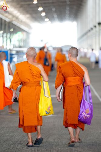 ภาพ No.60338:การต้อนรับพระสังฆาธิการ 10,000 กว่าวัดทั่วประเทศ พิธีมอบปัจจัยช่วยเหลือครู 4 จังหวัดชายแดนภาคใต้ พิธีปฏิบัติธรรม ในวันคุ้มครองโลก วันจันทร์ที่ 22 เมษายน พ.ศ.2567 ณ วัดพระธรรมกาย จ.ปทุมธานี