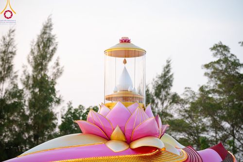 ภาพ No.109595:พิธีจุดประทีปถวายเป็นพุทธบูชา และบูชาธรรมมหาปูชนียาจารย์ วันที่ 10 มกราคม พ.ศ. 2567 ณ อนุสรณ์สถานคลองบางนางแท่น อ.สามพราน จ.นครปฐม