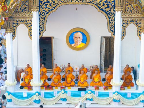 ภาพ No.197660:พิธีตักบาตรพระธรรมยาตรา ณ อนุสรณ์สถานลำดับที่ 4 สถานที่เกิดด้วยกายธรรม วัดโบสถ์(บน) ต.บางคูเวียง จ.นนทบุรี ในโครงการธรรมยาตรา กตัญญูบูชา มหาปูชนียาจารย์ พระมงคลเทพมุนี(สด จนฺทสโร) พระผู้ปราบมาร อนุสรณ์สถาน 7 แห่ง ปีที่ 13 วันที่ 19 มกราคม พ.ศ. 2568