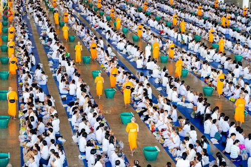 ภาพ No.158950:พิธีตักบาตร ในวันอาทิตย์ต้นเดือน วันที่ 6 ตุลาคม พ.ศ. 2567 ณ สภาธรรมกายสากล วัดพระธรรมกาย