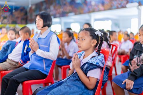 ภาพ No.197468:พิธีทอดผ้าป่าทำนุบำรุงศาสนสถาน ณ วัดโบสถ์(บน) ตำบลบางคูเวียง อำเภอบางกรวย จังหวัดนนทบุรี ในโครงการธรรมยาตรา กตัญญูบูชา มหาปูชนียาจารย์ พระมงคลเทพมุนี(สด จนฺทสโร) พระผู้ปราบมาร อนุสรณ์สถาน 7 แห่ง ปีที่ 13 วันที่ 17 มกราคม พ.ศ. 2568