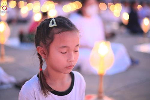 ภาพ No.204527:พิธีจุดประทีปถวายเป็นพุทธบูชา และบูชาธรรมมหาปูชนียาจารย์ ณ วัดพระธรรมกาย ตำบลคลองสาม อำเภอคลองหลวง จังหวัดปทุมธานี ในโครงการธรรมยาตรา กตัญญูบูชา มหาปูชนียาจารย์ พระมงคลเทพมุนี(สด จนฺทสโร) พระผู้ปราบมาร ปีที่ 13 วันที่ 31 มกราคม พ.ศ. 2568