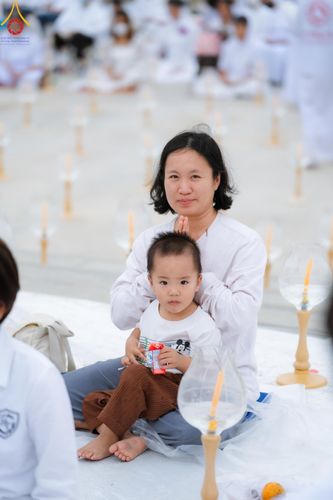 ภาพ No.118205:พิธีจุดประทีปถวายเป็นพุทธบูชา และบูชาธรรมมหาปูชนียาจารย์ พระมงคลเทพมุนี(สด จนฺทสโร) วันที่ 24 มกราคม พ.ศ. 2567 ณ อนุสรณ์สถานบางปลา อ.บางเลน จ.นครปฐม