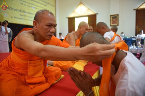 ภาพ No.135591:พิธีขอขมามอบผ้าไตร, พิธีบรรพชาสามเณร ในโครงการบรรพชาสามเณร ฟื้นฟูพระพุทธศาสนาทั่วไทย ณ วัดพระพุทธบาท ราชวรมหาวิหาร อ.พระพุทธบาท จ.สระบุรี วันที่ 6 เมษายน พ.ศ. 2567