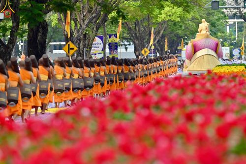 ภาพ No.120334:พิธีต้อนรับพระธรรมยาตรา ในโครงการธรรมยาตรา กตัญญูบูชา มหาปูชนียาจารย์ พระมงคลเทพมุนี(สด จนฺทสโร) พระผู้ปราบมาร อนุสรณ์สถาน 7 แห่ง ปีที่ 12 วันที่ 28 มกราคม พ.ศ. 2567 ณ วัดพระธรรมกาย จ.ปทุมธานี (ชุดที่ 2)