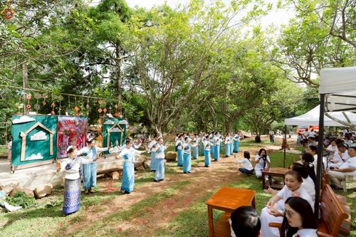 ภาพ No.234235:พิธีมุทิตาสักการะ "พระสิริรัตนเมธี" เจ้าคณะจังหวัดเลย ,พิธีถวายไทยธรรม ๙ วัด และพิธีทอดผ้าป่าเพื่อสร้างทุกสิ่ง  ในวาระทำบุญครบรอบ ๑๐ ปี ณ ศูนย์ปฏิบัติธรรมแก้วภูเรือ อ.ภูเรือ จ.เลย