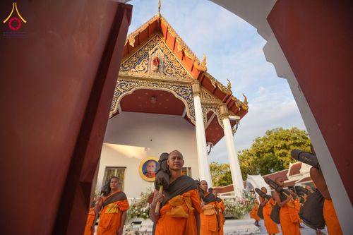 ภาพ No.197081:พระธรรมยาตราปฏิบัติธรรม และถ่ายภาพหมู่ประวัติศาสตร์ ณ วัดโบสถ์(บน) ตำบลบางคูเวียง อำเภอบางกรวย จังหวัดนนทบุรี ในโครงการธรรมยาตรา กตัญญูบูชา มหาปูชนียาจารย์ พระมงคลเทพมุนี(สด จนฺทสโร) พระผู้ปราบมาร อนุสรณ์สถาน 7 แห่ง ปีที่ 13 วันที่ 18 มกราคม พ.ศ. 2568