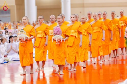 ภาพ No.272892:วันอาทิตย์ที่ 23 พฤศจิกายน พ.ศ.2568 พิธีมุทิตาสักการะ พระมหาเถระและพระเถระ ประจำปีพุทธศักราช 2568 ณ ห้องแก้วสารพัดนึก 2 สภาธรรมกายสากล  วัดพระธรรมกาย