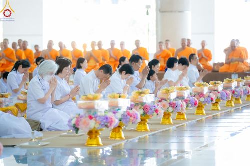 ภาพ No.147770:พิธีถวายภัตตาหารเมนูสวรรค์ ในพรรษาแห่งการเข้าถึงธรรม วันเสาร์ที่ 10 สิงหาคม พ.ศ. 2567 ณ หอฉันคุณยายอาจารย์ฯ วัดพระธรรมกาย