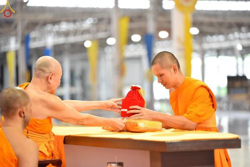 ภาพ No.153217:พิธีมุทิตาสักการะ พระภิกษุ-สามเณร ผู้สอบไล่ได้เปรียญธรรม ประโยค 1-2 ถึงประโยค ป.ธ.9 และบาลีศึกษา ประโยค1-2 ถึง บ.ศ.9 , พิธีมอบดวงแก้วสามเณรผู้ทรงบาลีไวยากรณ์ วัดพระธรรมกาย และ ศูนย์ส่งเสริมศีลธรรมในประเทศและต่างประเทศ วันอาทิตย์ที่ 8 กันยายน พ.ศ.2567