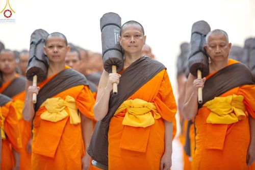 ภาพ No.189220:พระธรรมยาตราปฏิบัติธรรม และถ่ายภาพหมู่ประวัติศาสตร์ ในโครงการธรรมยาตรา กตัญญูบูชา มหาปูชนียาจารย์ พระมงคลเทพมุนี(สด จนฺทสโร) พระผู้ปราบมาร อนุสรณ์สถาน 7 แห่ง ปีที่ 13 วันที่ 4 มกราคม พ.ศ. 2568 ณ อนุสรณ์สถานมหาวิหารพระมงคลเทพมุนี (โลตัสแลนด์) อ.สองพี่น้อง