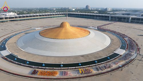 ภาพ No.178217:พิธีทอดผ้าป่าไทย-เมียนมา ครั้งที่ 7 วันอาทิตย์ที่ 1 ธันวาคม พ.ศ.2567 ณ สภาธรรมกายสากล  พระมหาธรรมกายเจดีย์ วัดพระธรรมกาย จ.ปทุมธานี